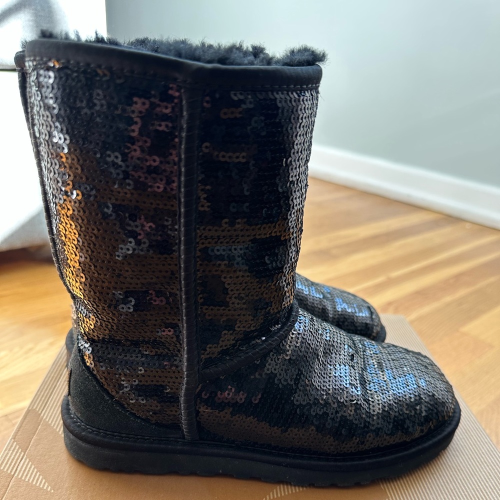 Black sequin Uggs size 5